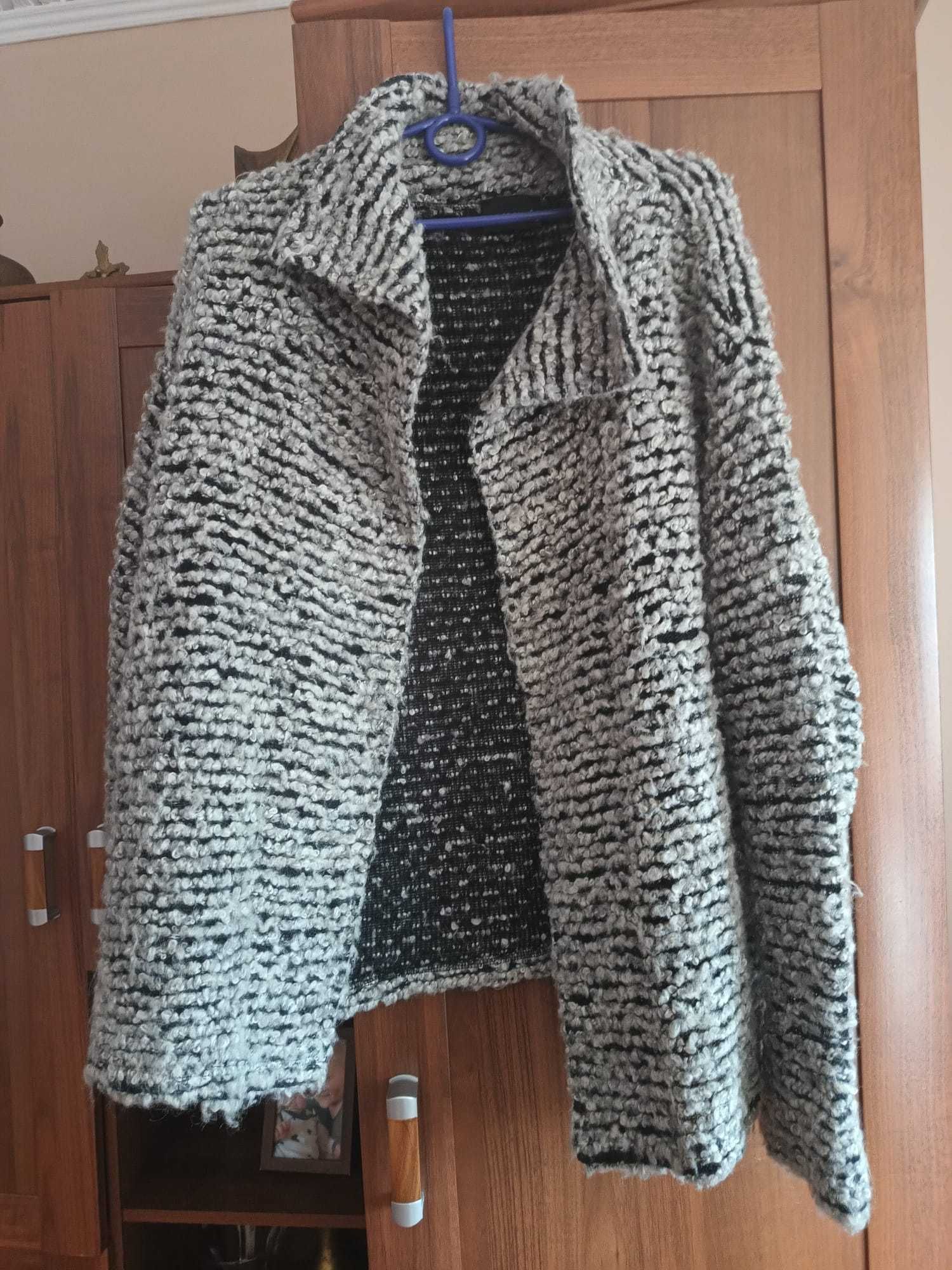Sprzedam damską narzutkę płaszczyk sweter