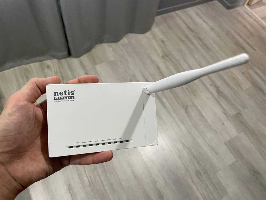 Маршрутизатор роутер Netis WF2411E в рабочем состоянии