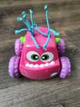 Fisher price odjazdowy stworek mini auto