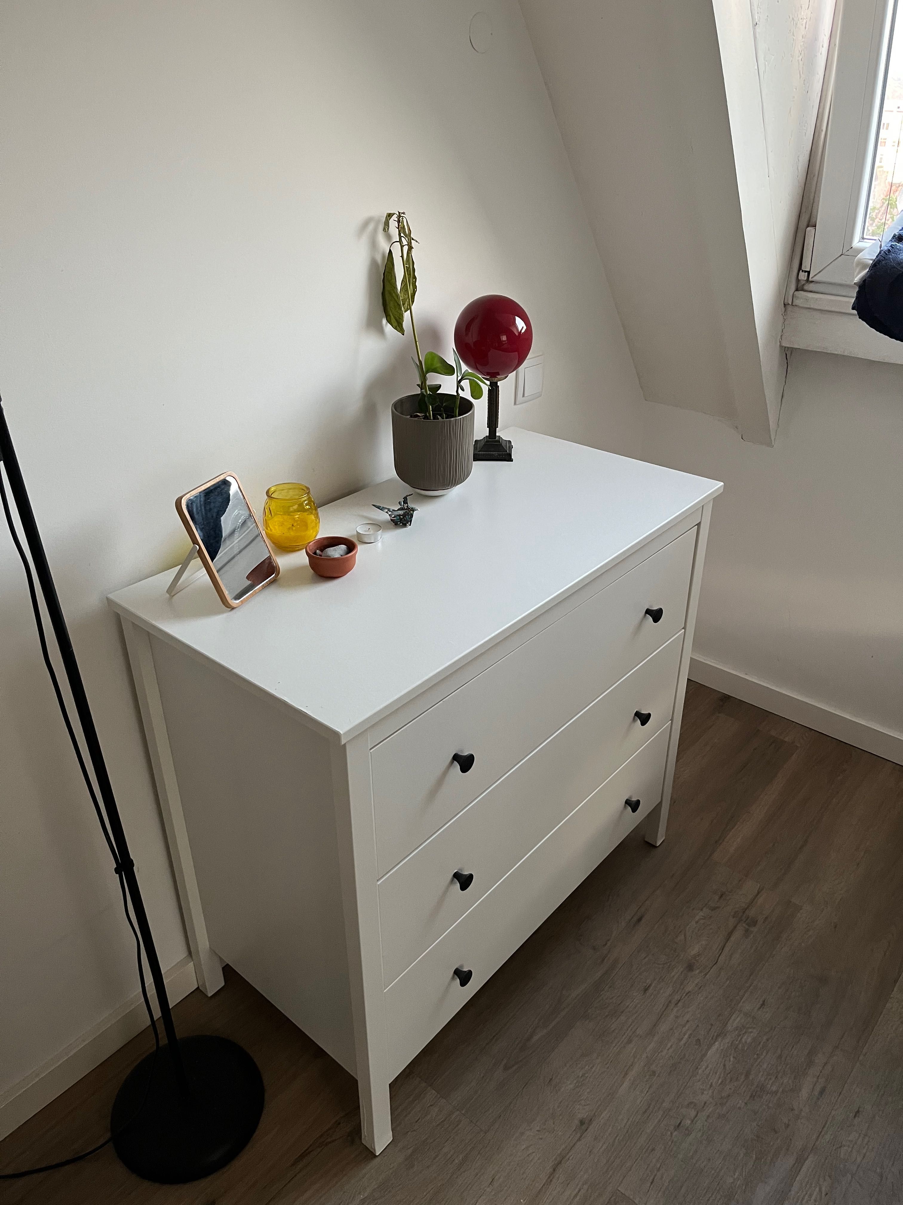 Cômoda Ikea branca 3 gavetas