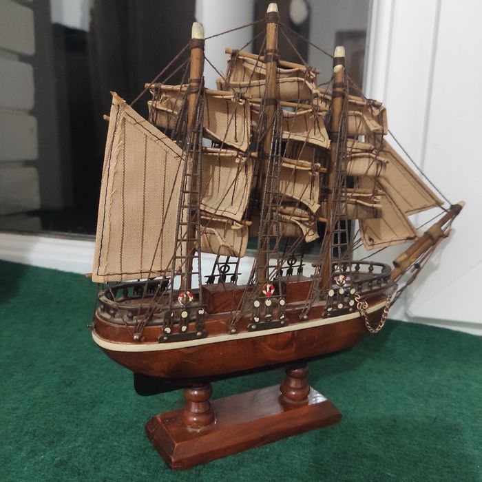 Модель вітрильного корабля