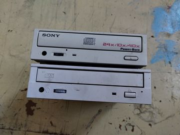 Dwa napędy CD płyt Sony Toshiba