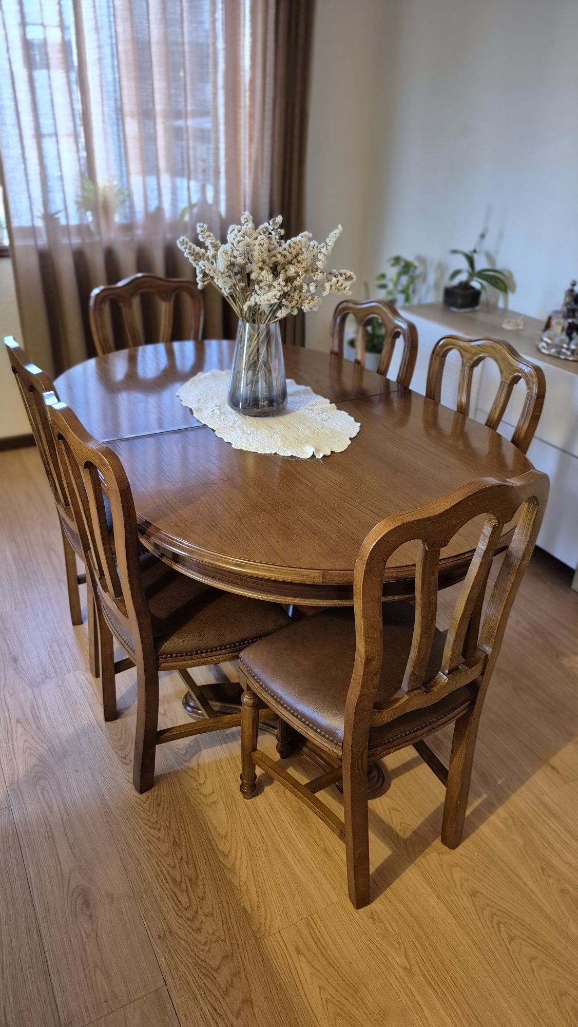 Conjunto de mesa de jantar e 6 cadeiras
