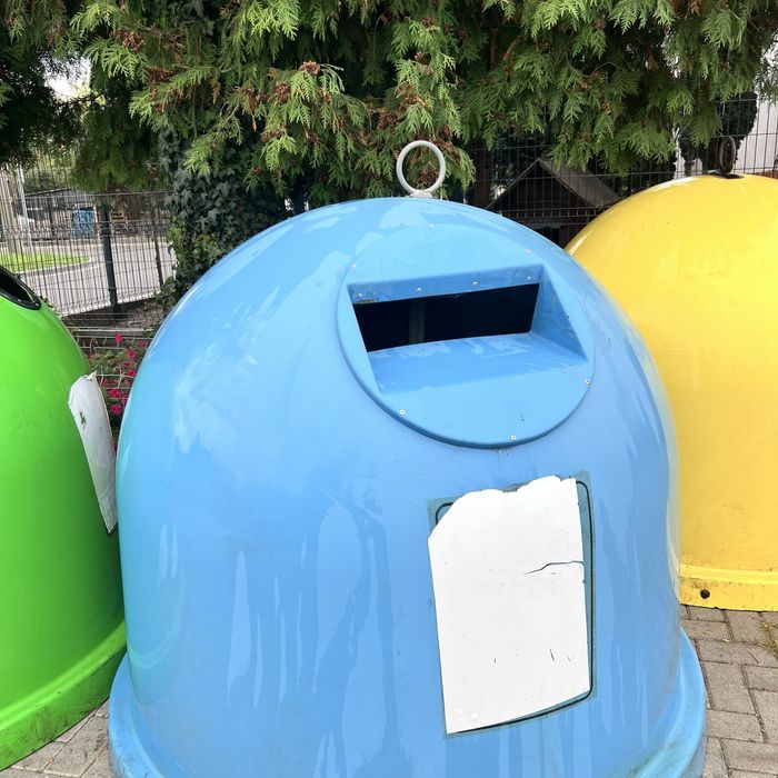 Zestaw pojemników Igloo typu dzwon - niebieski, zielony i żółty 1,5m3