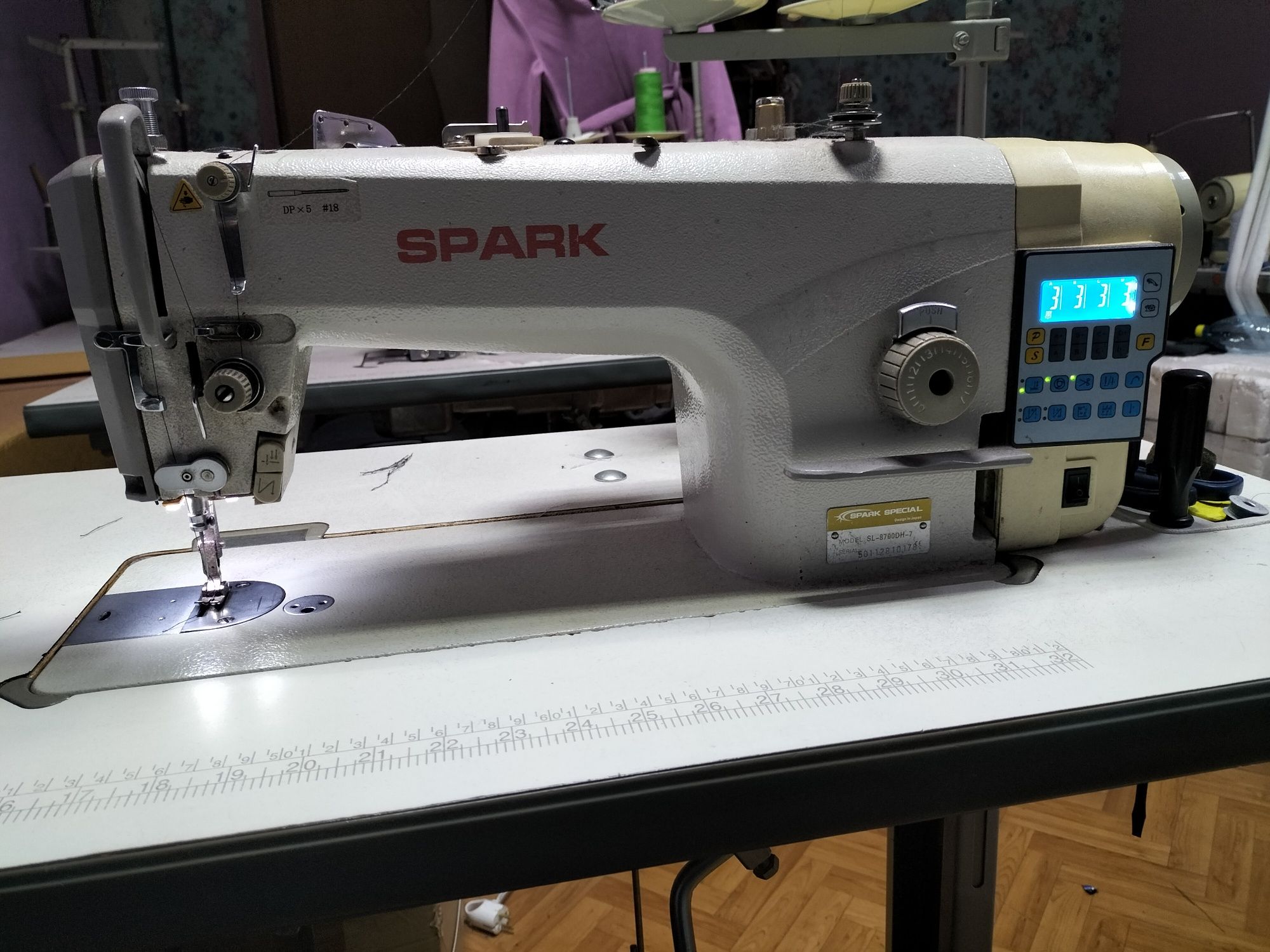 Продам оверлок 4х нитка