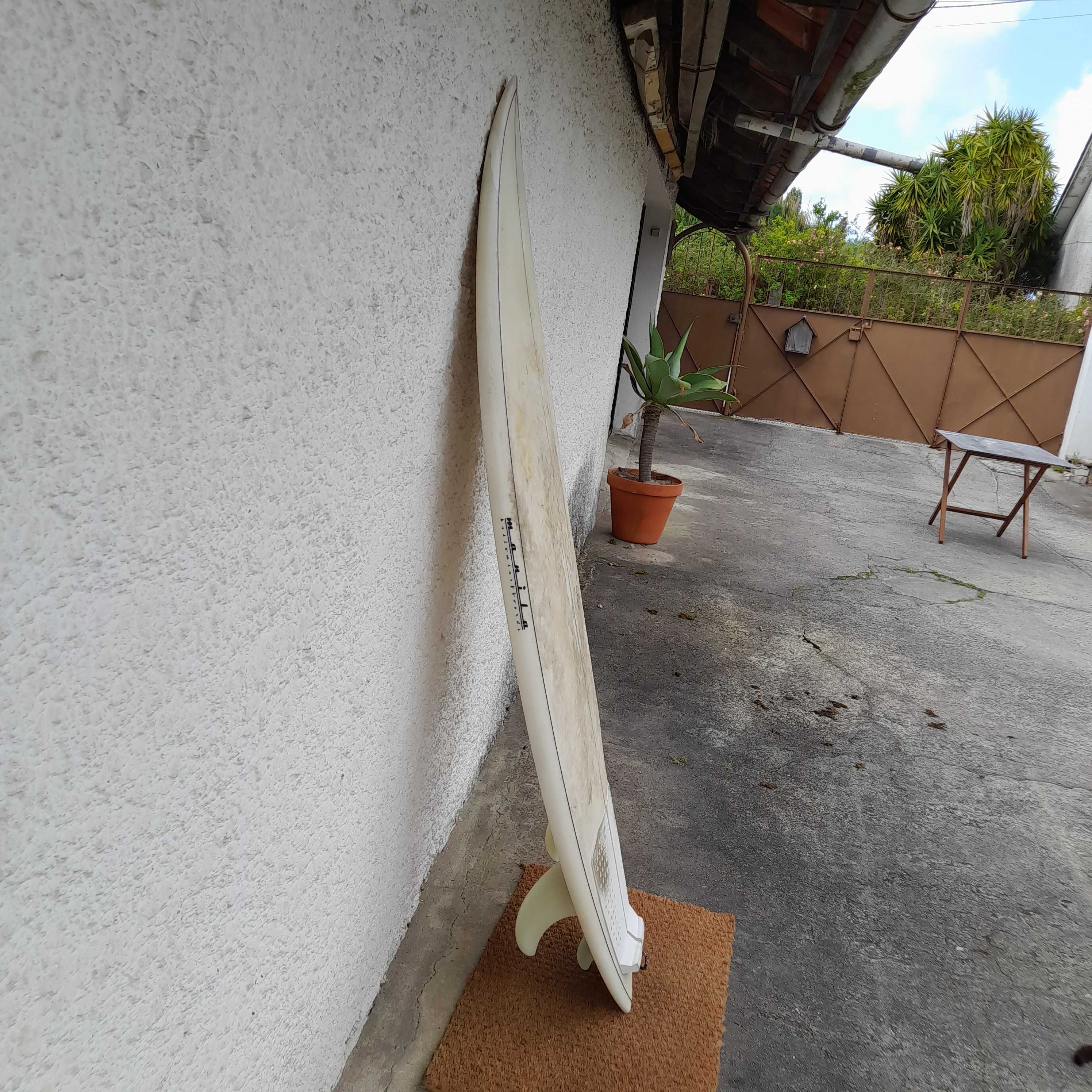 Prancha twin fin Manila surf designs 5´10´´
