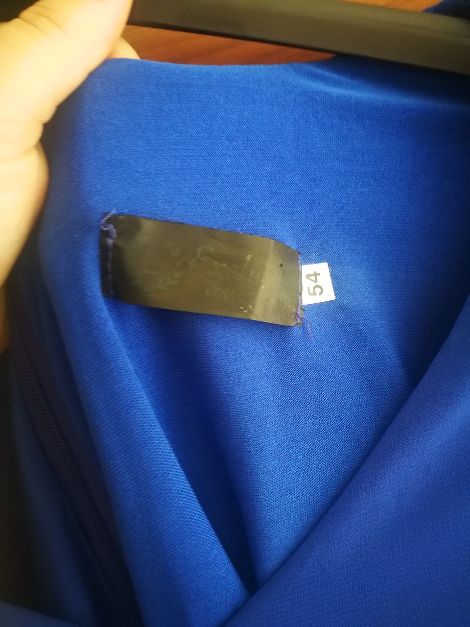 Sukienka Plus Size Idealna na duży biust z asymetryczną narzutką
