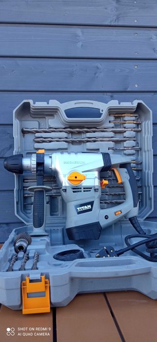 Młotowiertarka SDS TITAN 1500W 8j Udaru
Cały komplet z wiertłami
