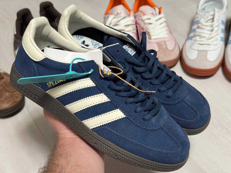 Розпродаж останніх розмірів adidas