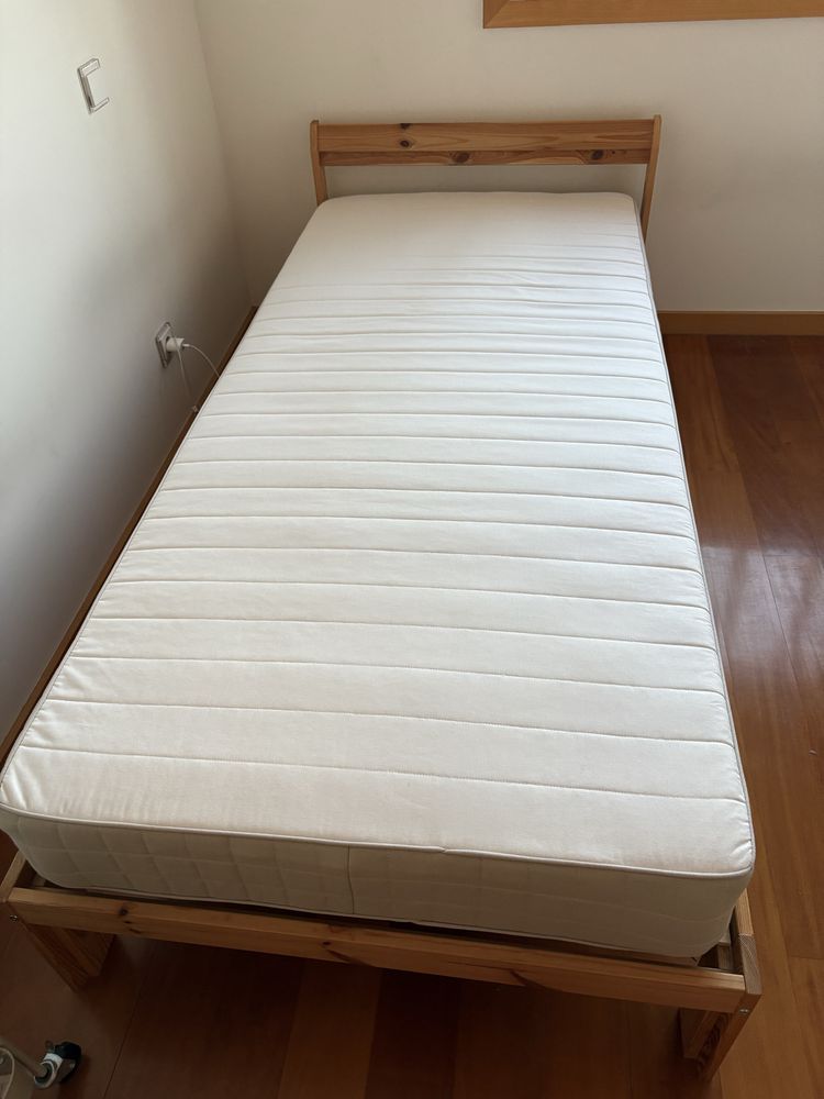 Cama de Solteiro Completa IKEA – Colchão + Estrado