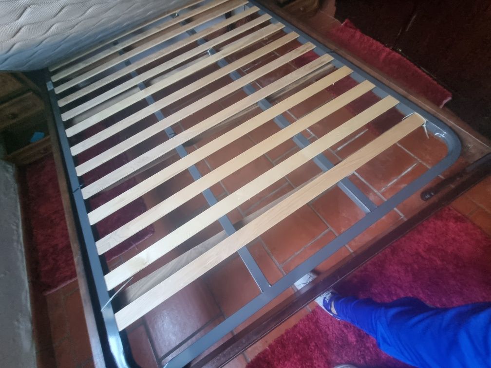 Vendo colchão como novo e estrado 183x133