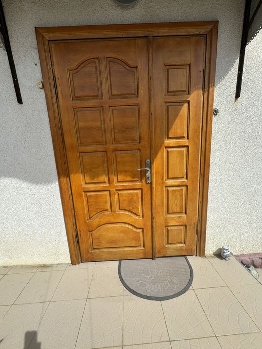 Вхідні дубові двері