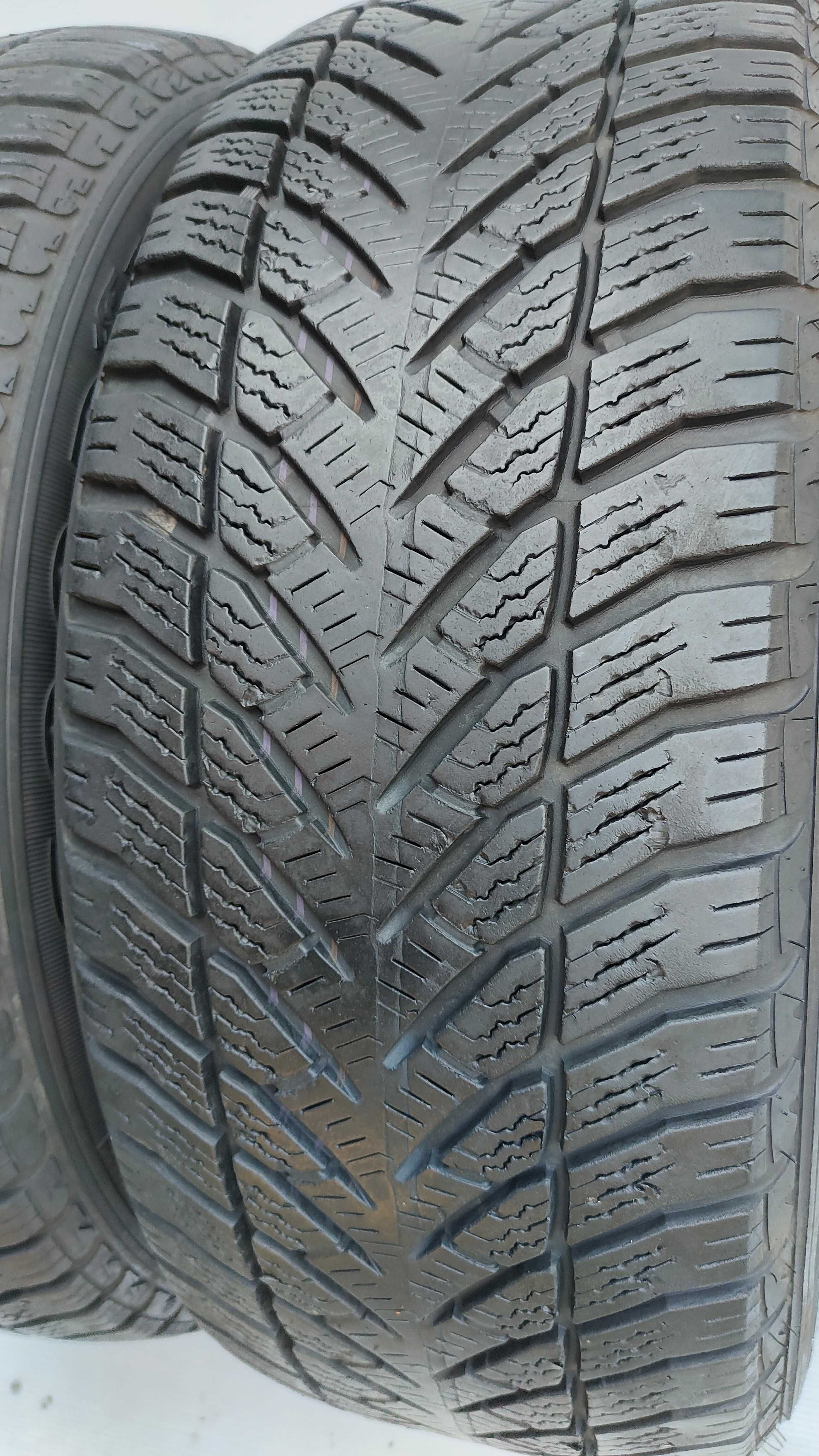 Opony Zimowe 235/55/17 Goodyear 2szt 6,5mm