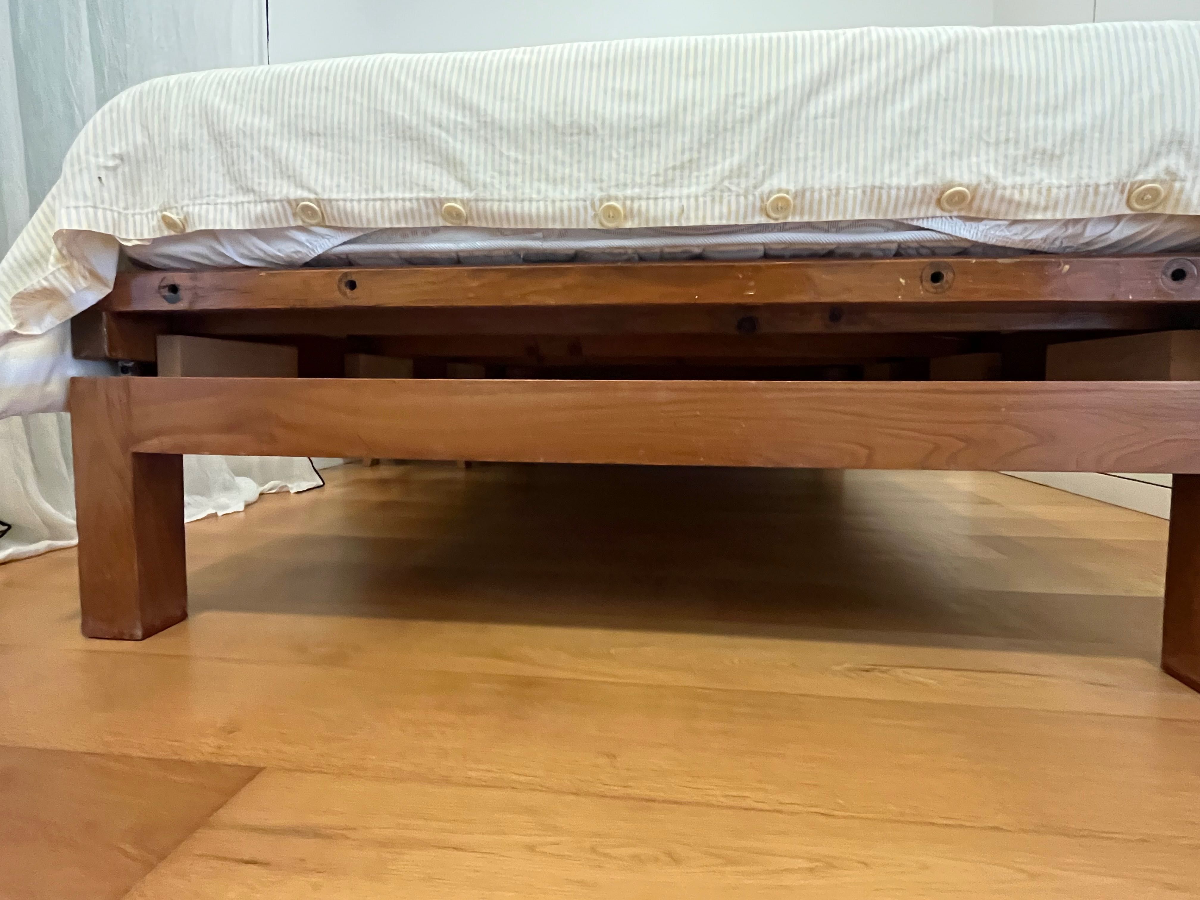Conjunto Quarto Casal | Cama + Colchão + Cómoda + Mesa de Cabeceira