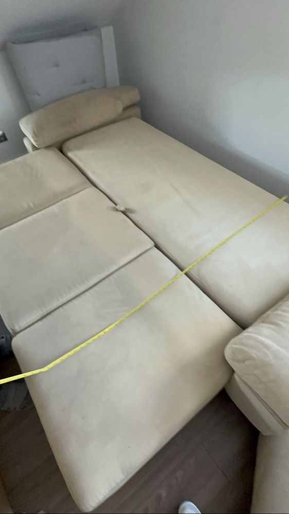 Sofa rozkladana w pięknym jasno beżowym kolorze. stan bardzo dobry