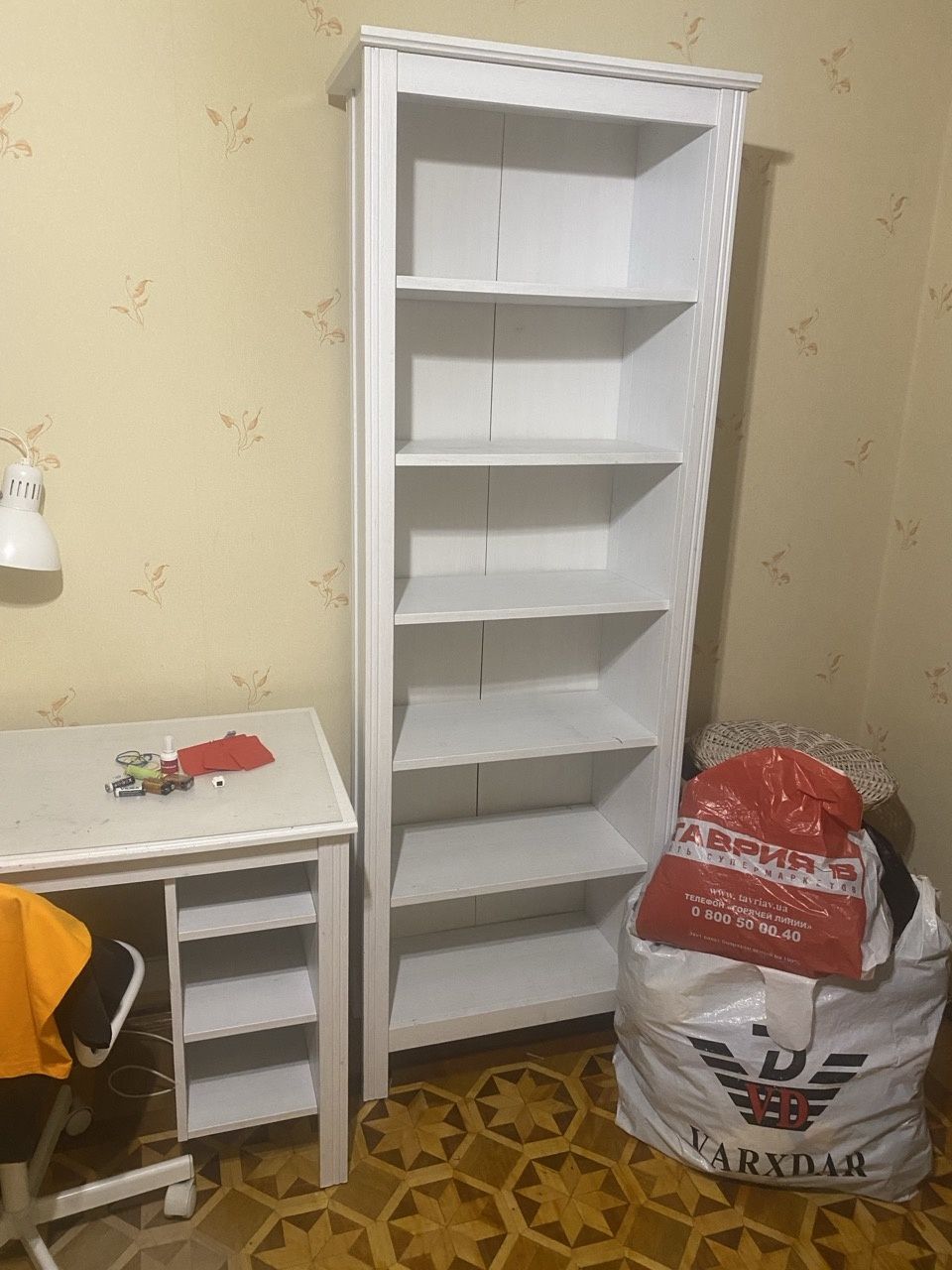 Шкаф, стол, стул /ikea/