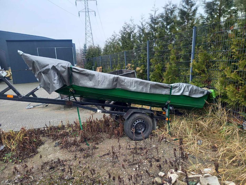 Łódź łódka wędkarska na ryby