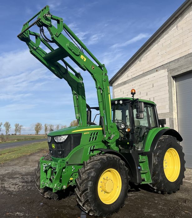 John Deere 6145m z ładowaczem czołowym John Deere 643R