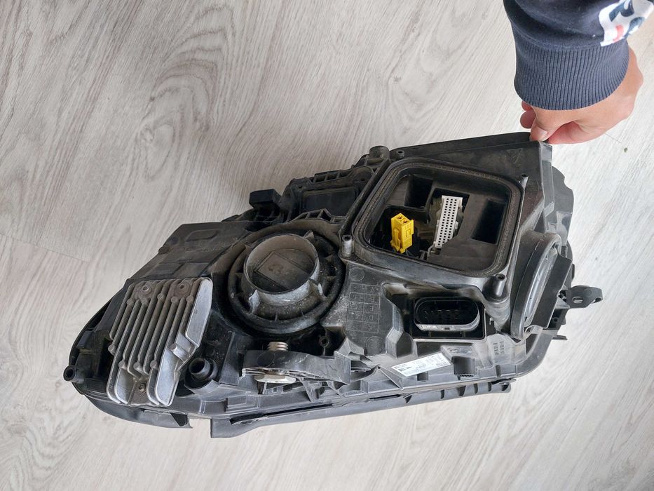 Farol Mercedes-Benz C class W205 Direito