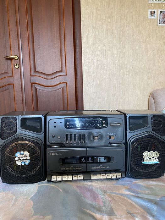 Магнітофон нішевий FAST Austrij 1992 року.два касетні відсіки дві коло