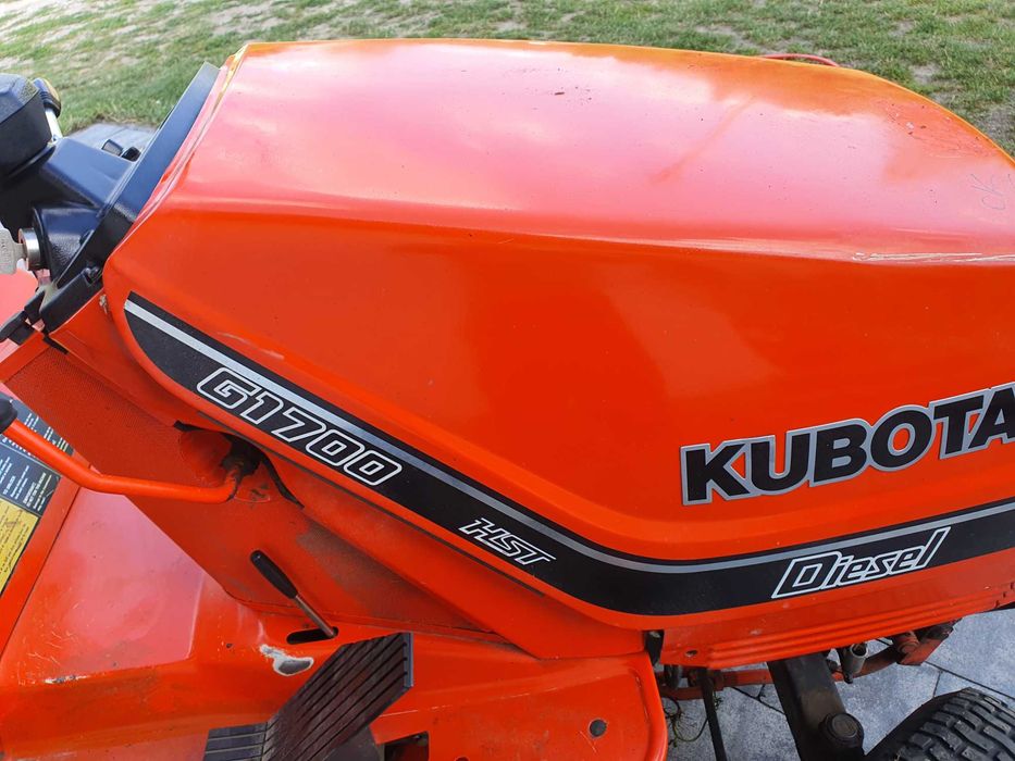 Kosiarka traktorek KubotaDiesel trzy cylindrowy zero turn4koła skretne