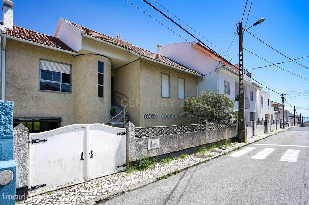 Moradia em Santa iria de Azoia com Vista Panorâmica e Jardim