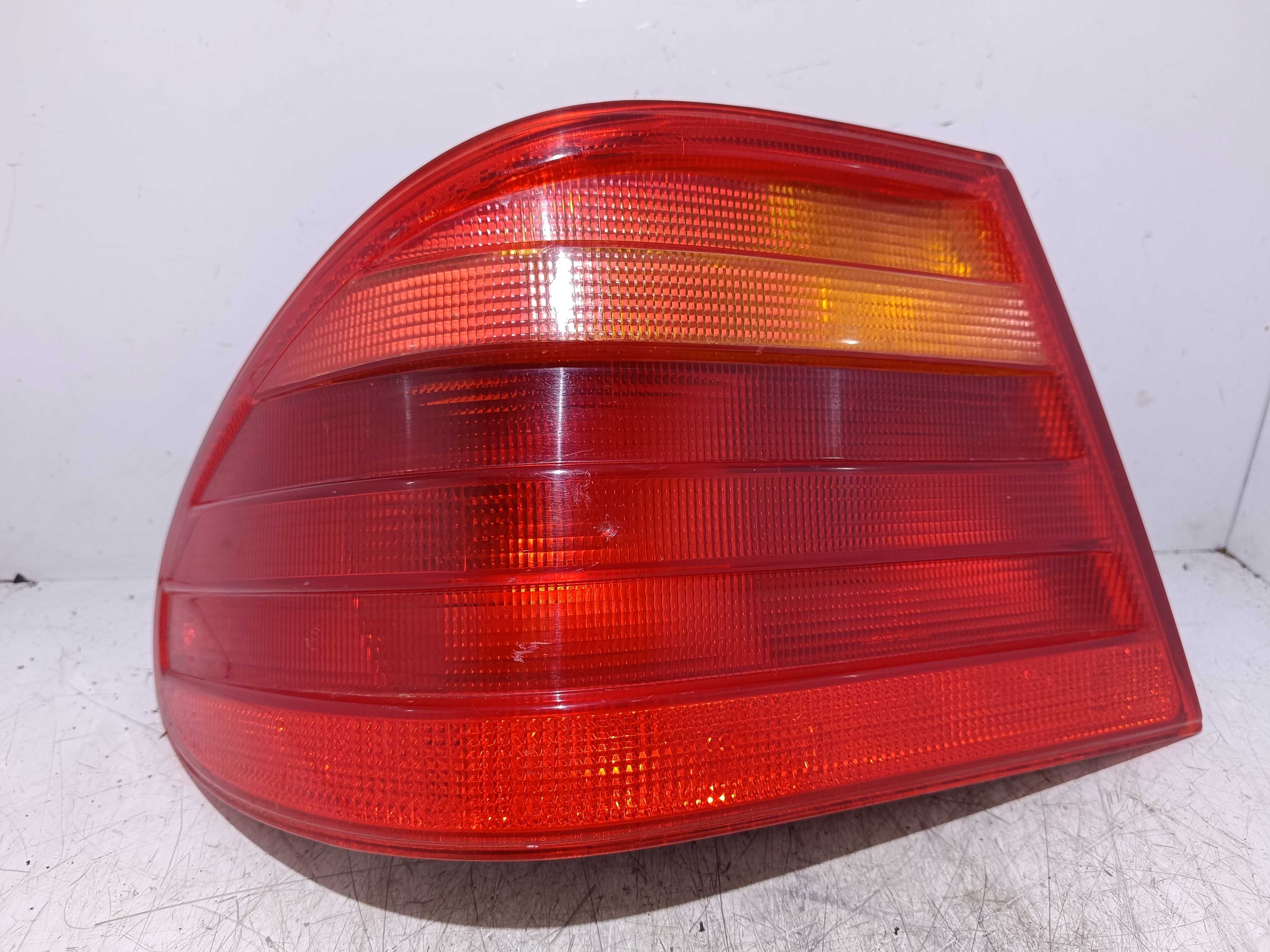 Lampa tylna lewa MERCEDES E-KLASA W210 SEDAN