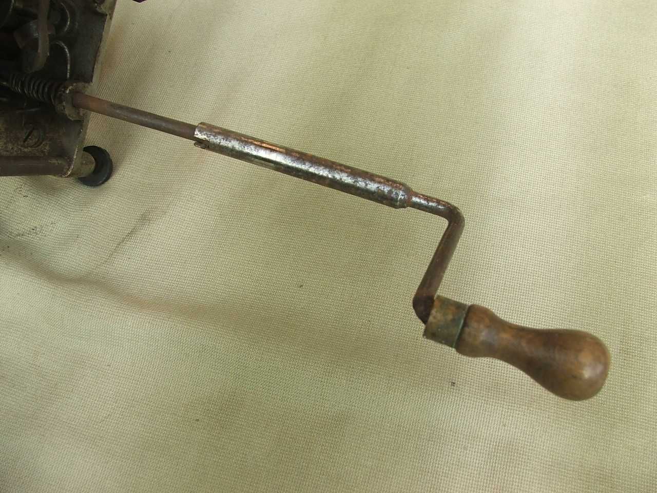 Mechanizm starego patefonu