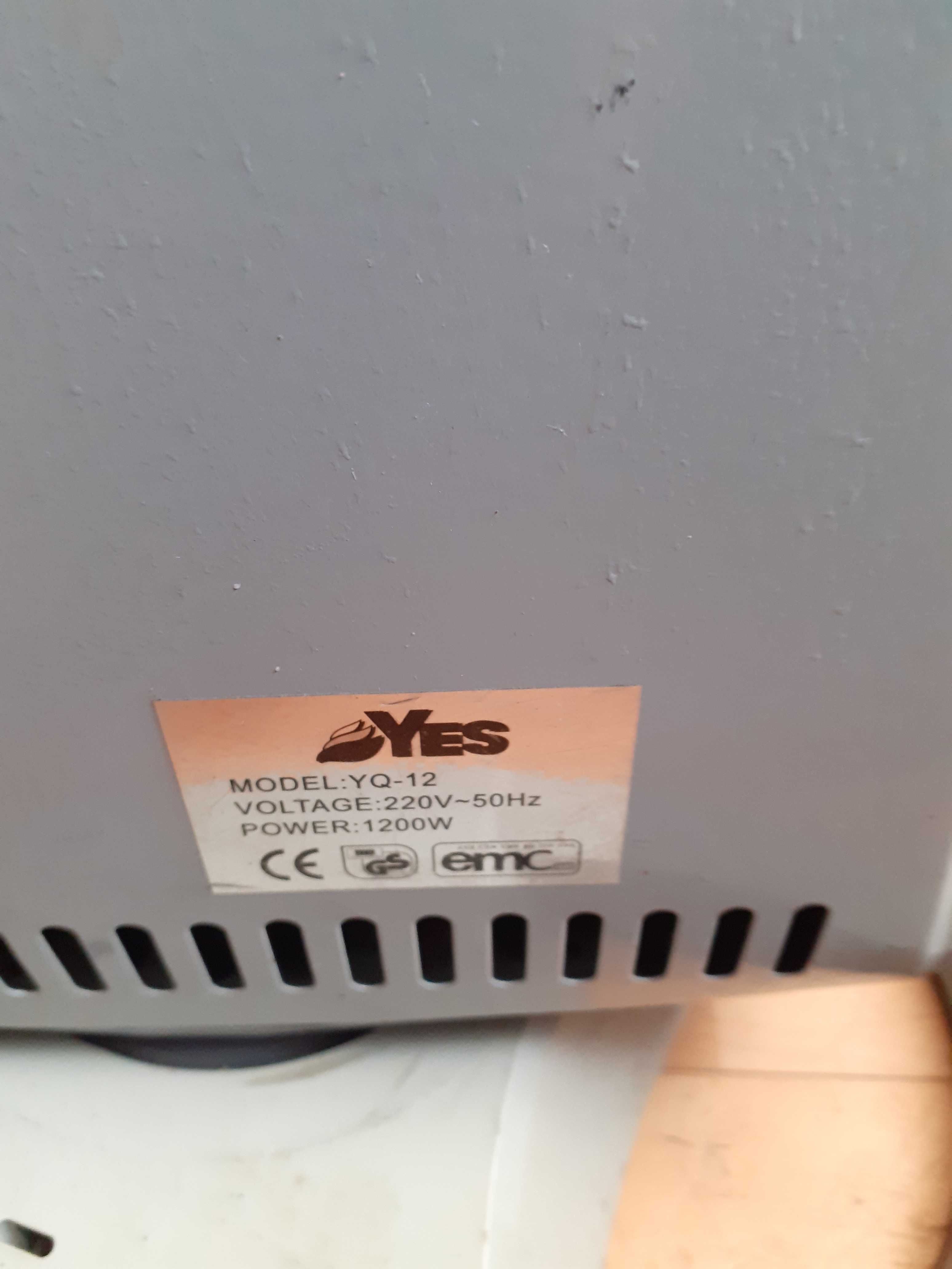 Grzejnik halogenowy stojący yes 1200w