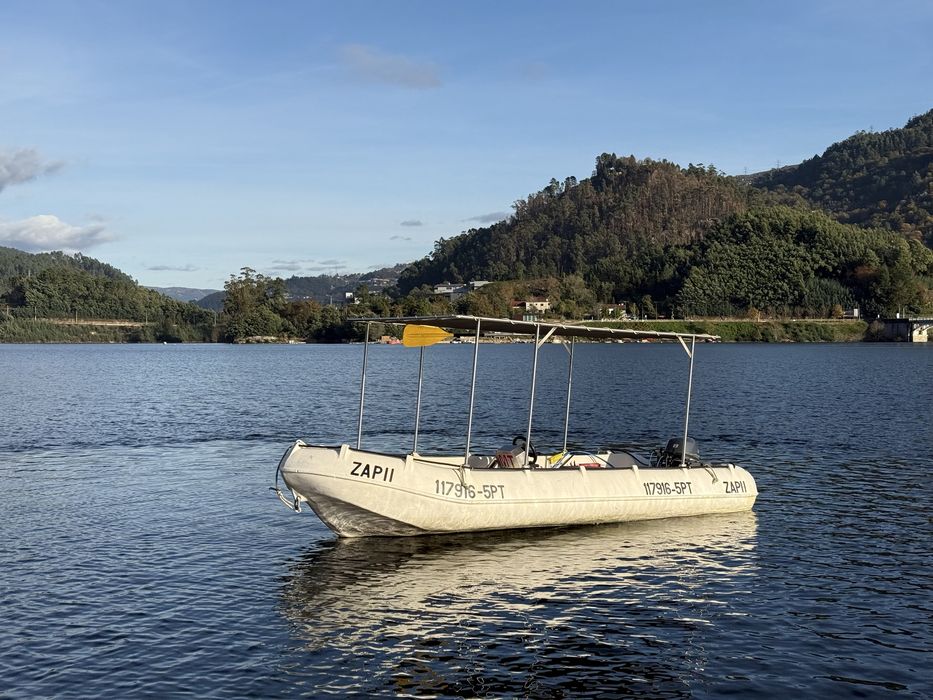 Barco da Marca Whaly 435