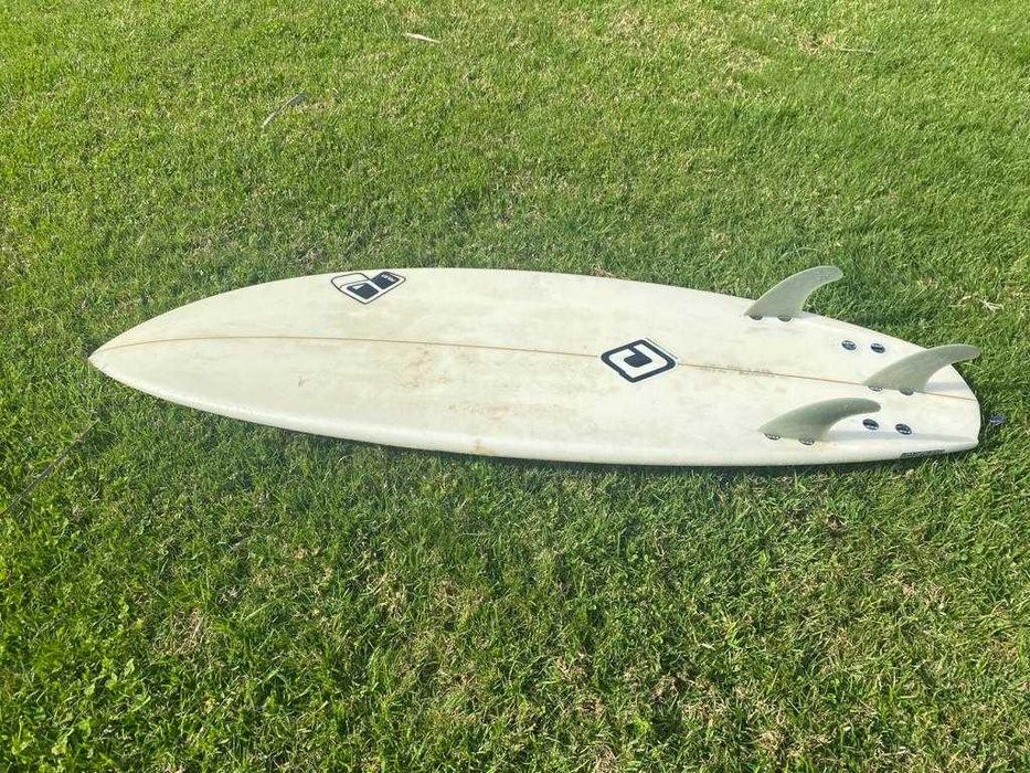 Prancha Pólen 5''1 com quilhas como nova