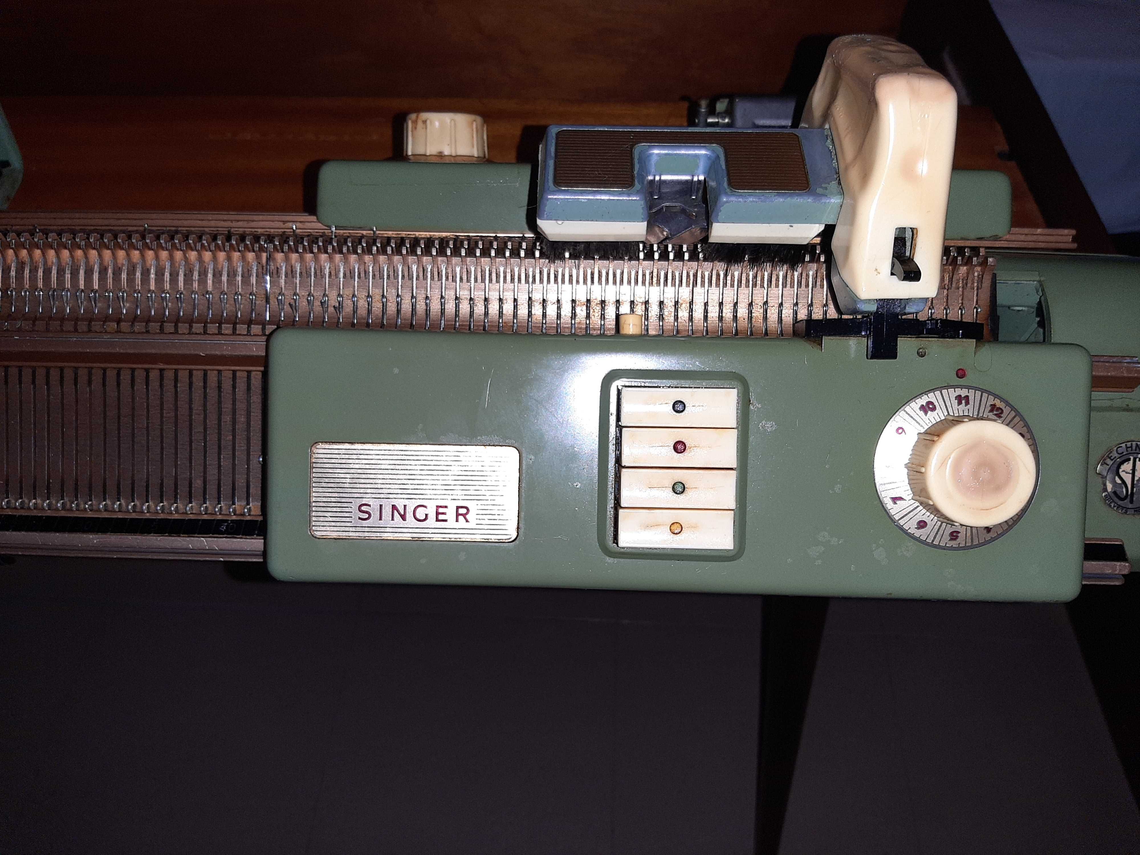 Máquina de Tricotar Malhas Singer