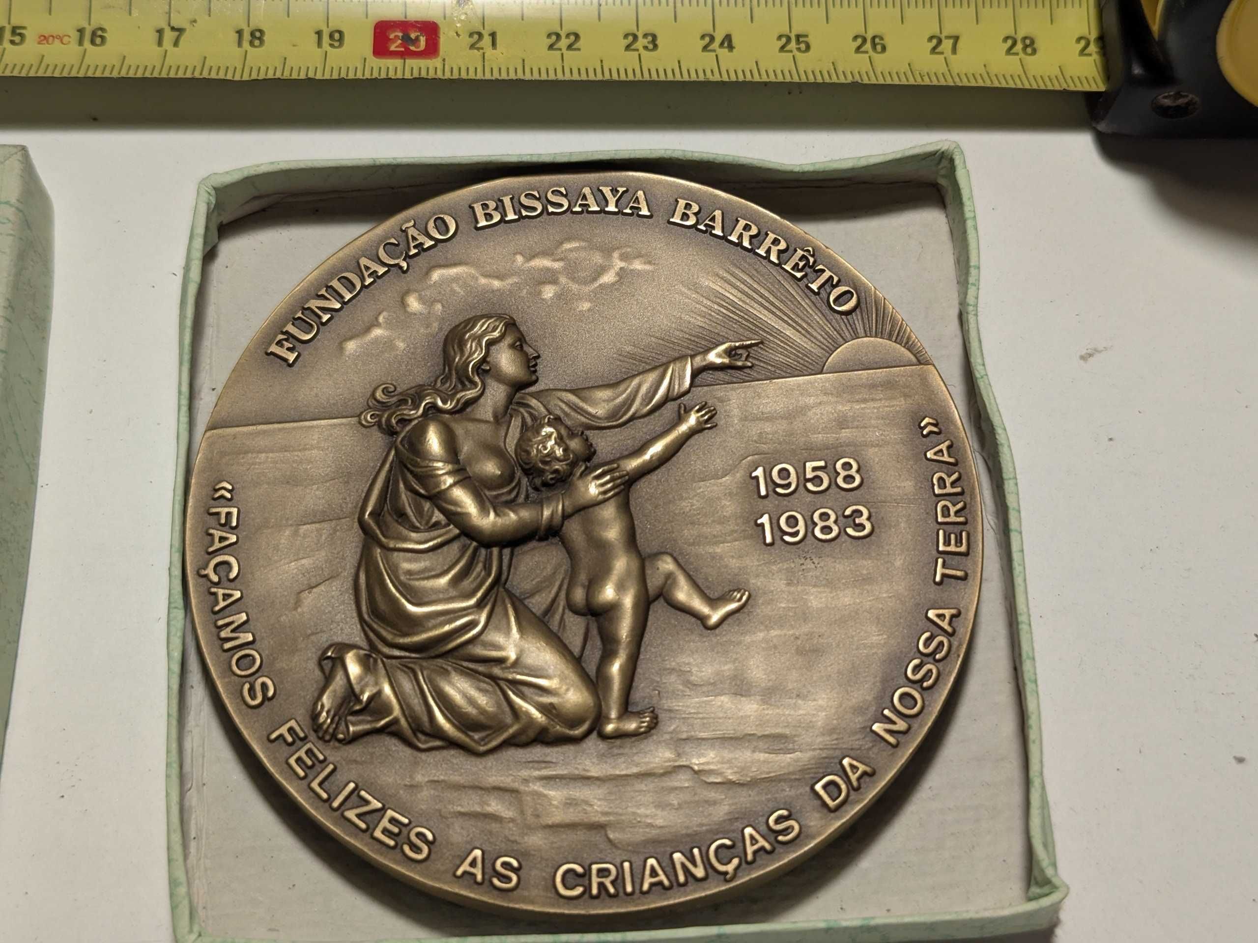 Medalha de BIssaya Barreto - Cabral Antunes