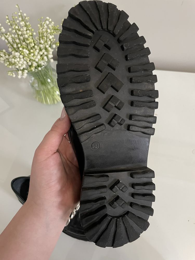 Damskie loafersy/buty czarne skórzane na wyżczej podeszwie, 38r