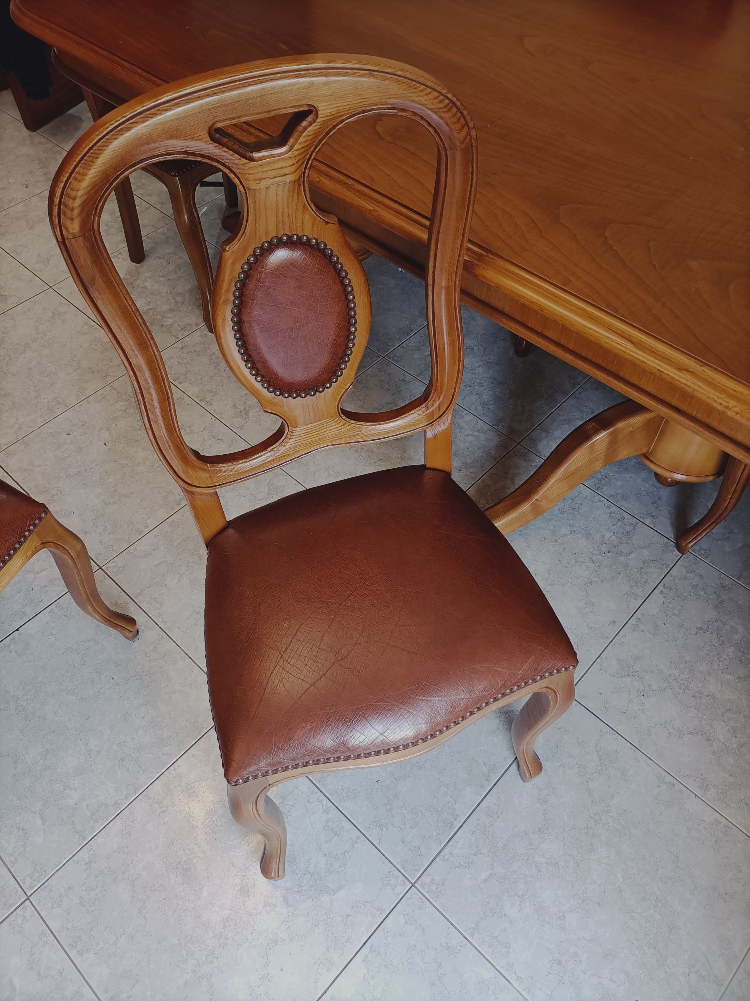 Mesa de sala  com 6 cadeiras
