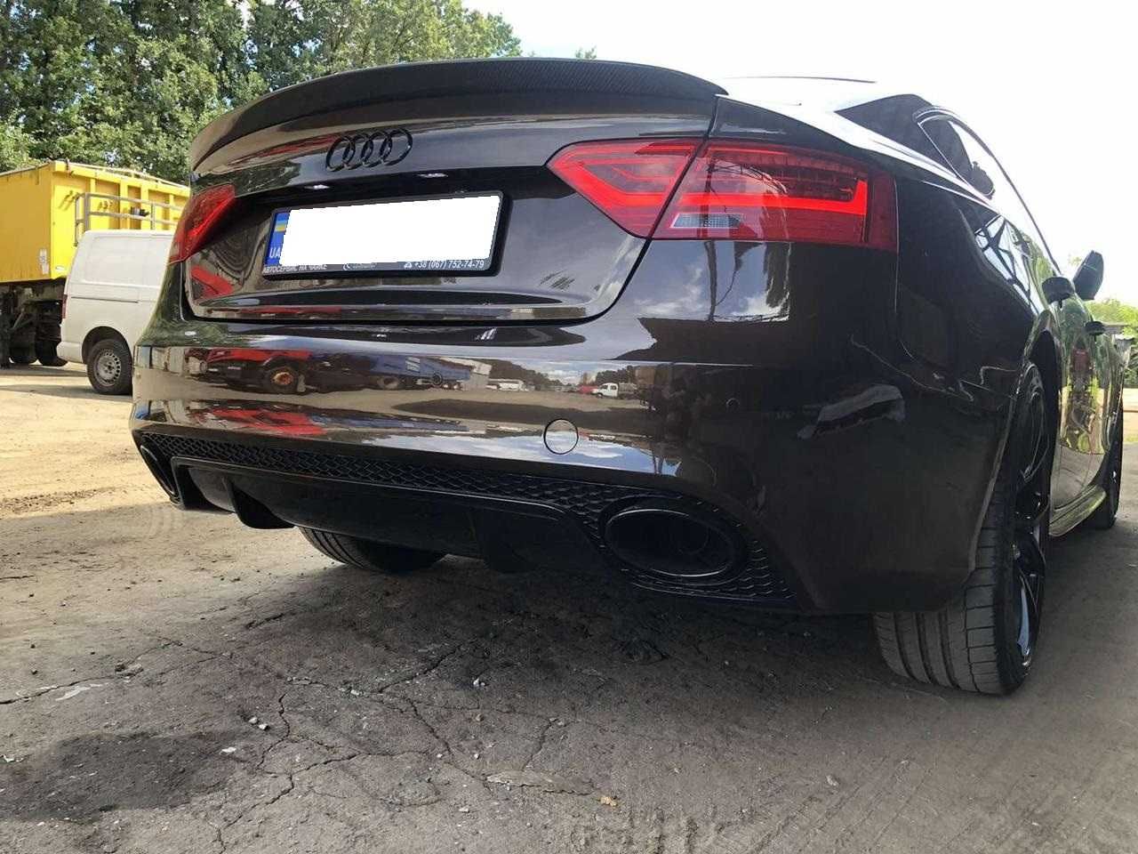 Задній бампер Audi A5 стиль RS з насадками