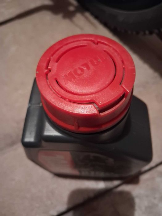 Olej silnikowy Motul 10W40  1L + gratis