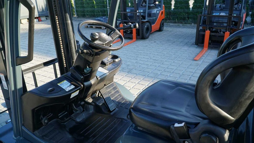 2500 kg, benzyna (!) + LPG , wagi, japoński wózek Toyota 02-8FG25