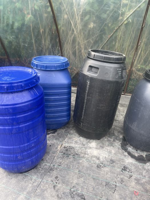 Beczki plastikowe 250-220l