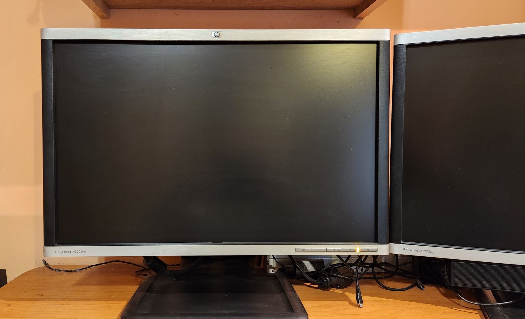 Monitor hp 22cale.