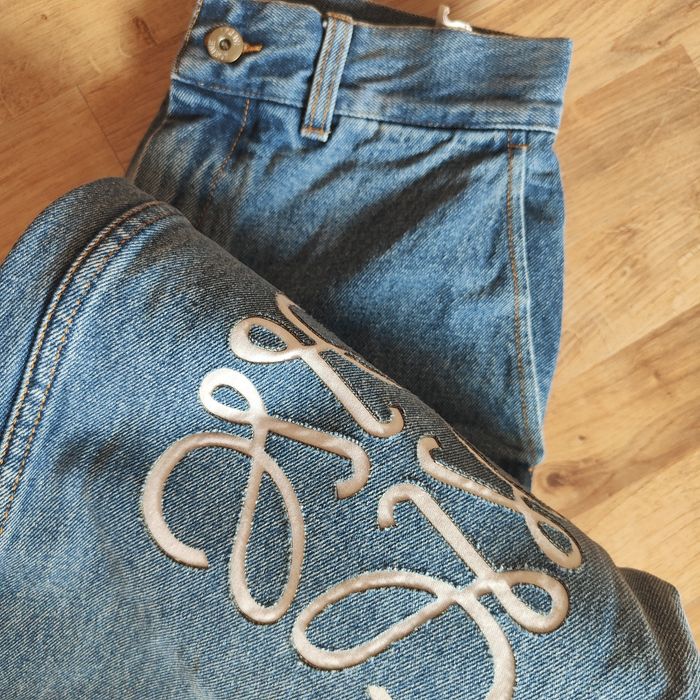 Loewe anagram jeans logo top!! r.M
