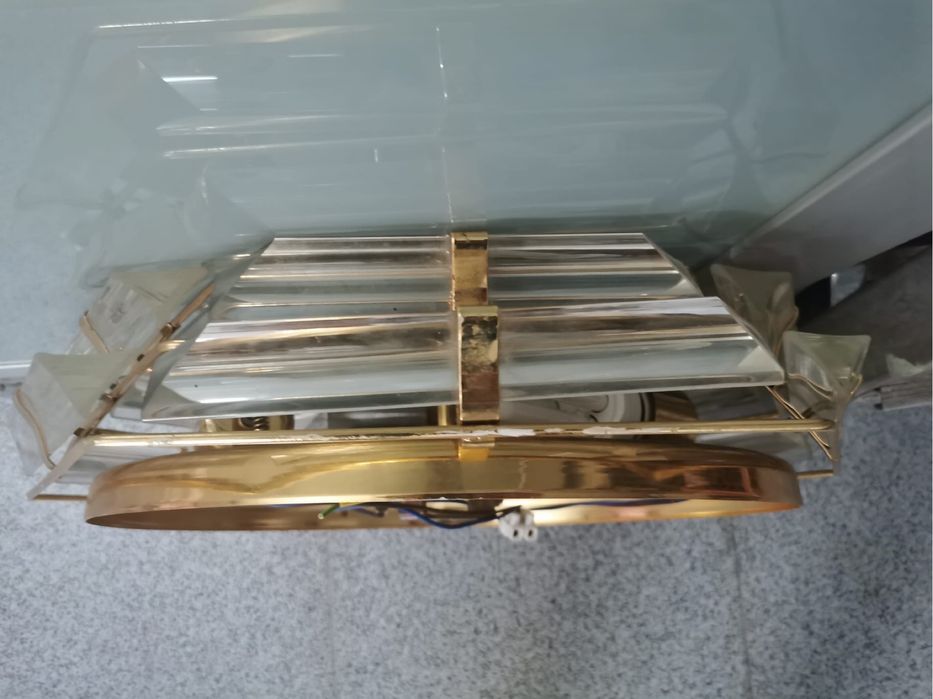 Cadeeiro de teto em bom estado de conservacao