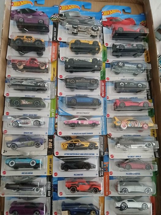 Hot wheels diversos