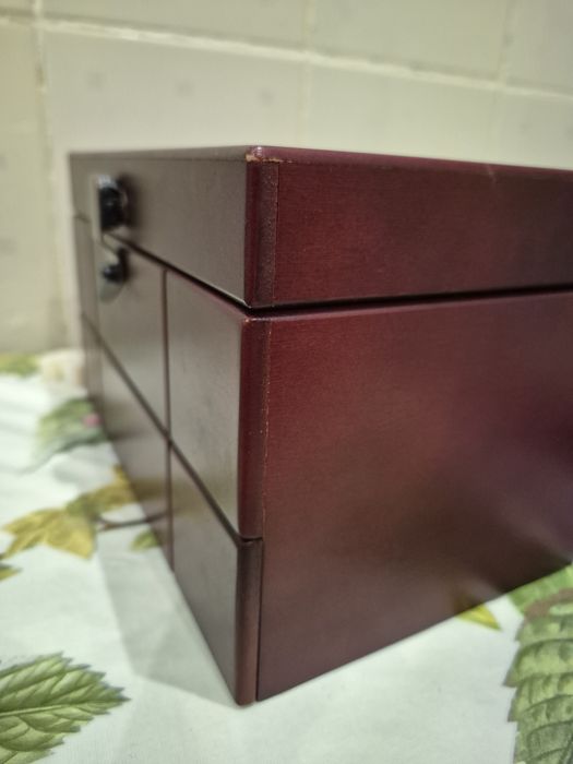 Дерев'яна скринька для прикрас