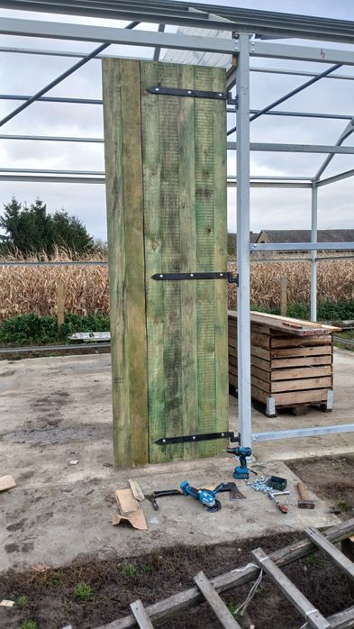 Zawiasy kute na zamówienie