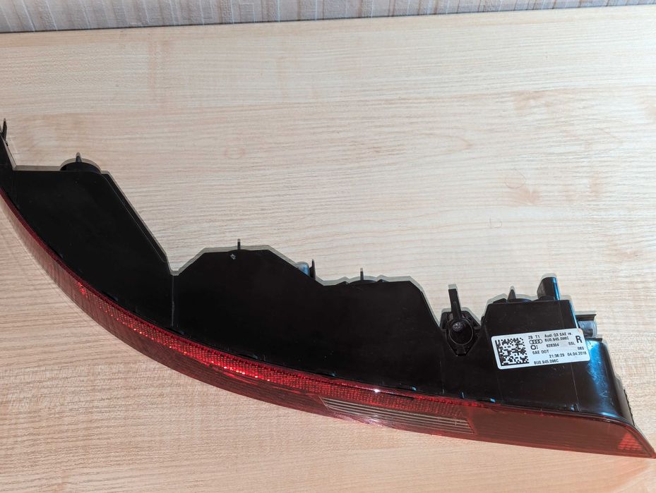 VAG AUDI фонарь заднего бампера правый. 8U0945096C Оригинал