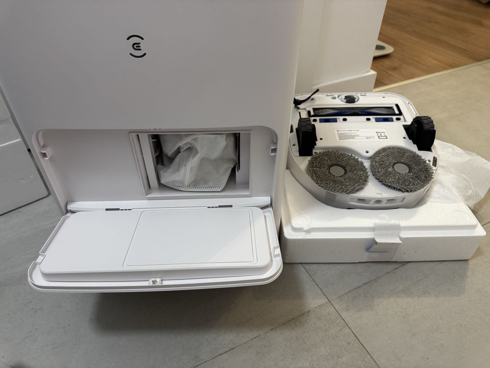 Робот пилосос білий ECOVACS Deebot X5 Omni
