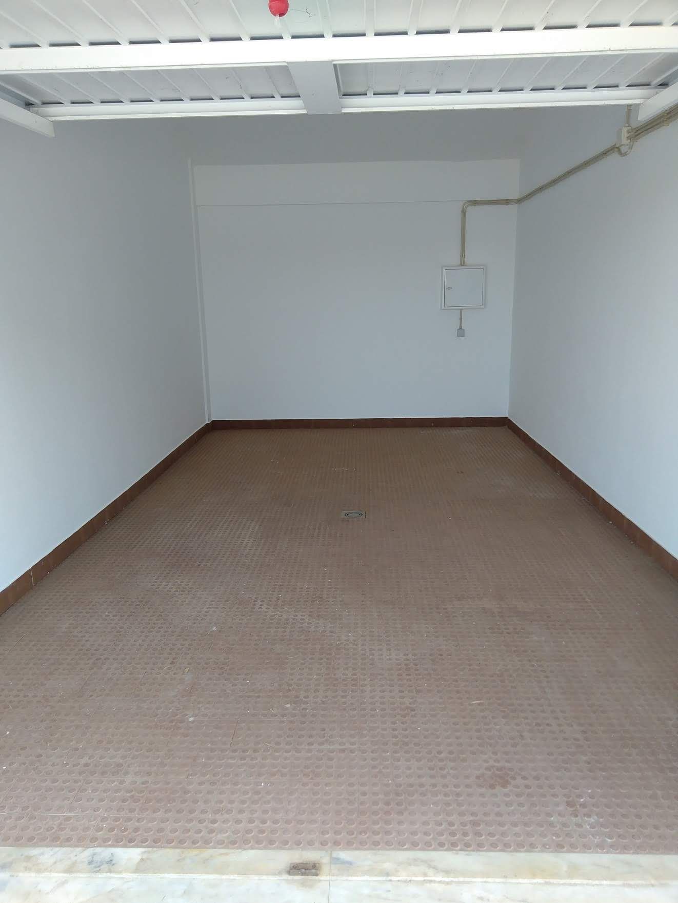 Aluga-se garagem em Benavente