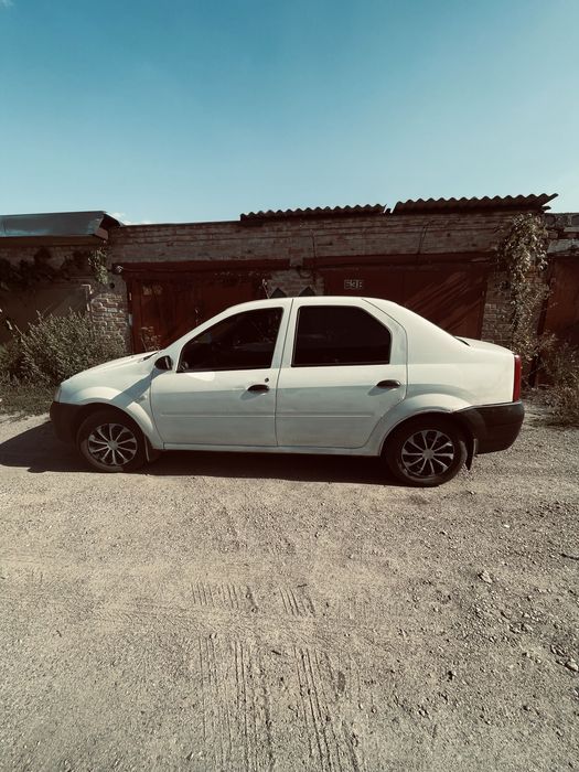 Продаж Дачії Логан 1.4