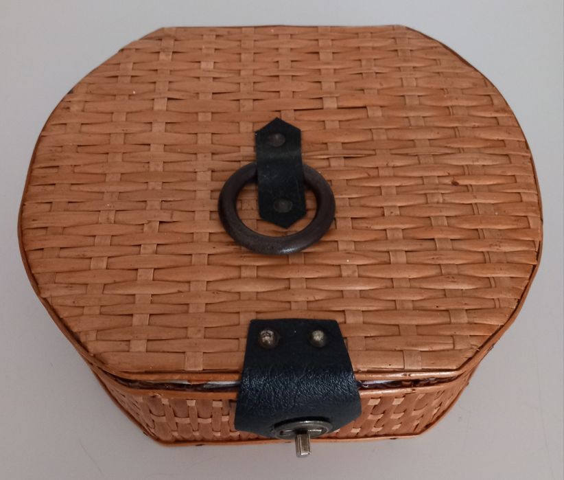 CAIXA BONITA.Guarda jóias,Casa,Bâtons,Vernizes,Quarto,Sala,Colecção.